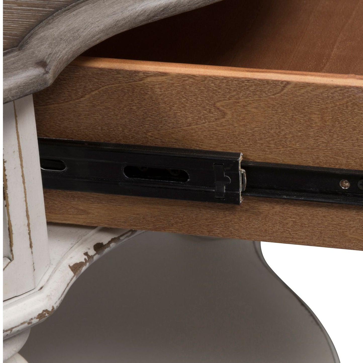 Magnolia Manor round cocktail table