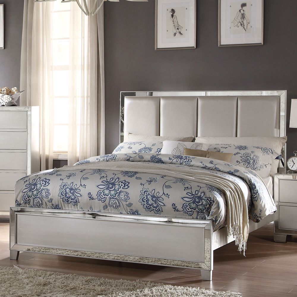 Voeville II Queen Bed