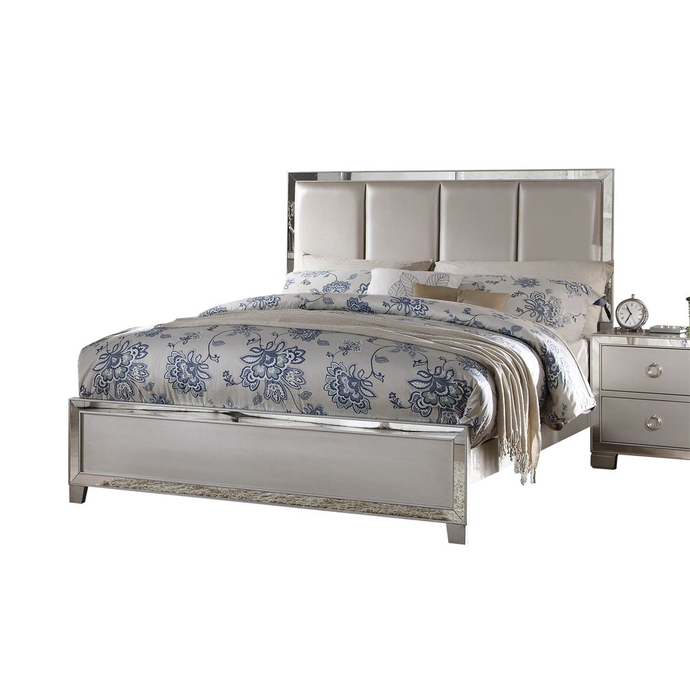 Voeville II Eastern King Bed